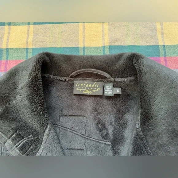 Icelandic Design Button Up Jacket - Picture 2 of 12